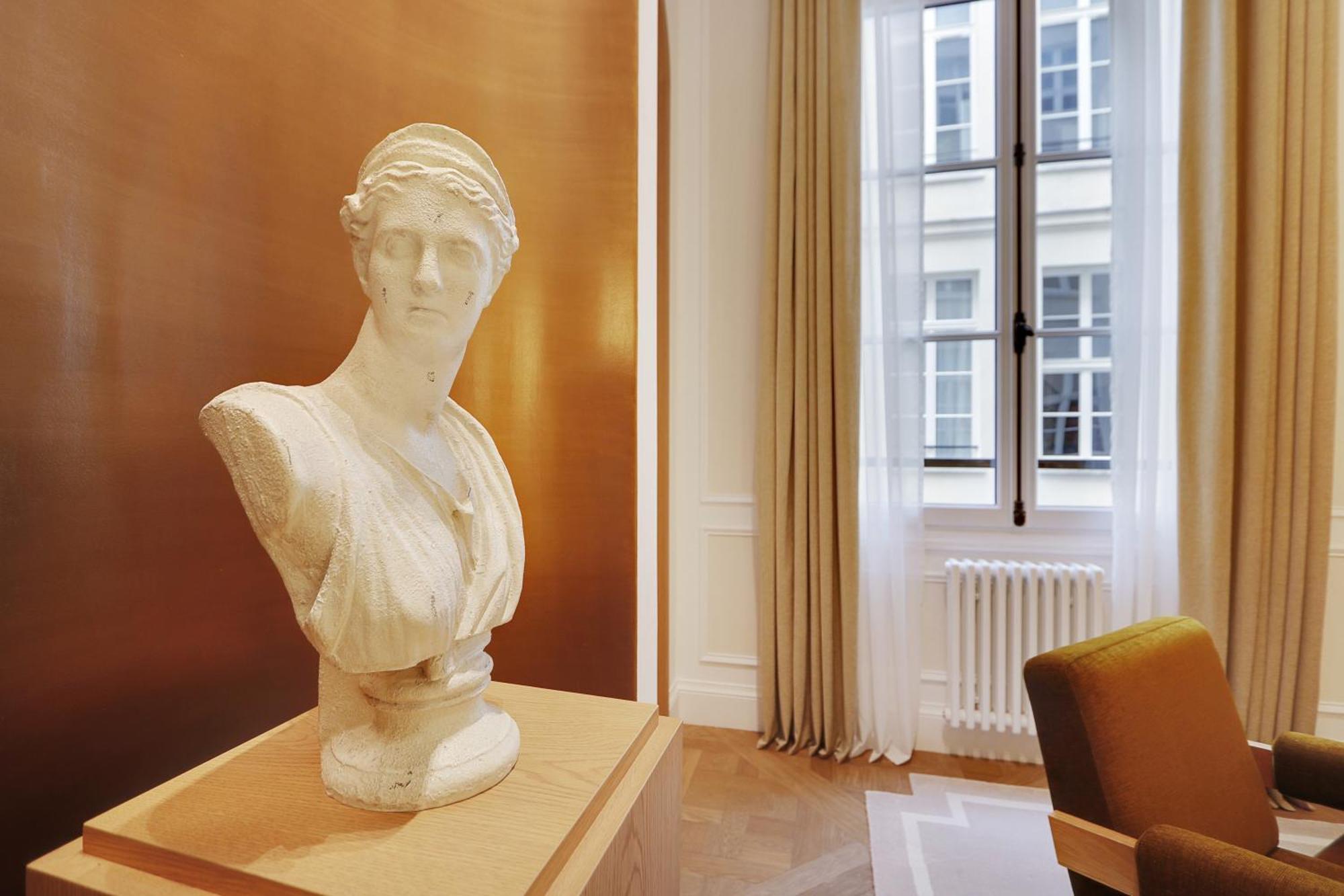Thelander - Serviced In Louvre Apartment *