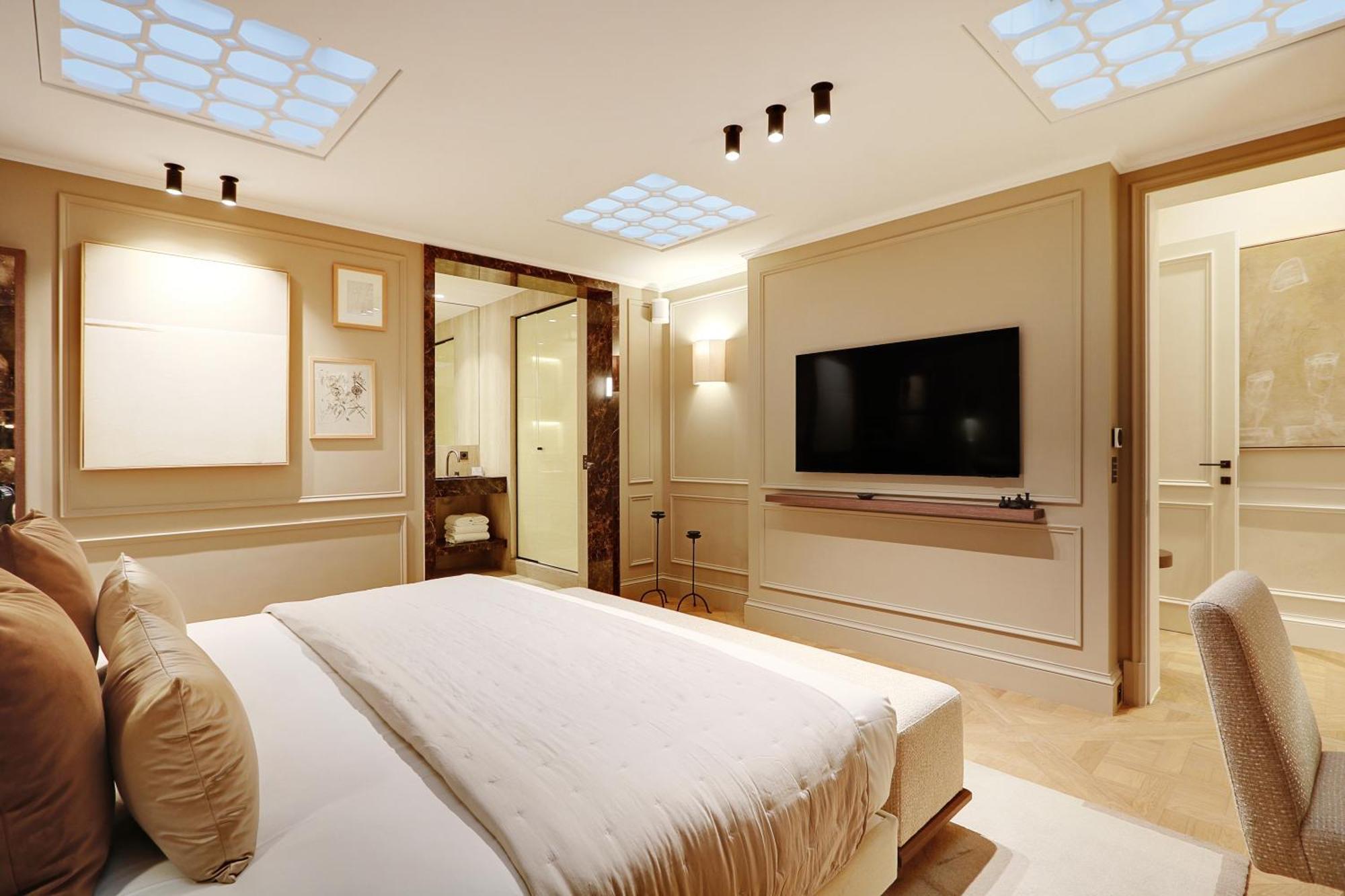 Thelander - Serviced In Louvre Apartment