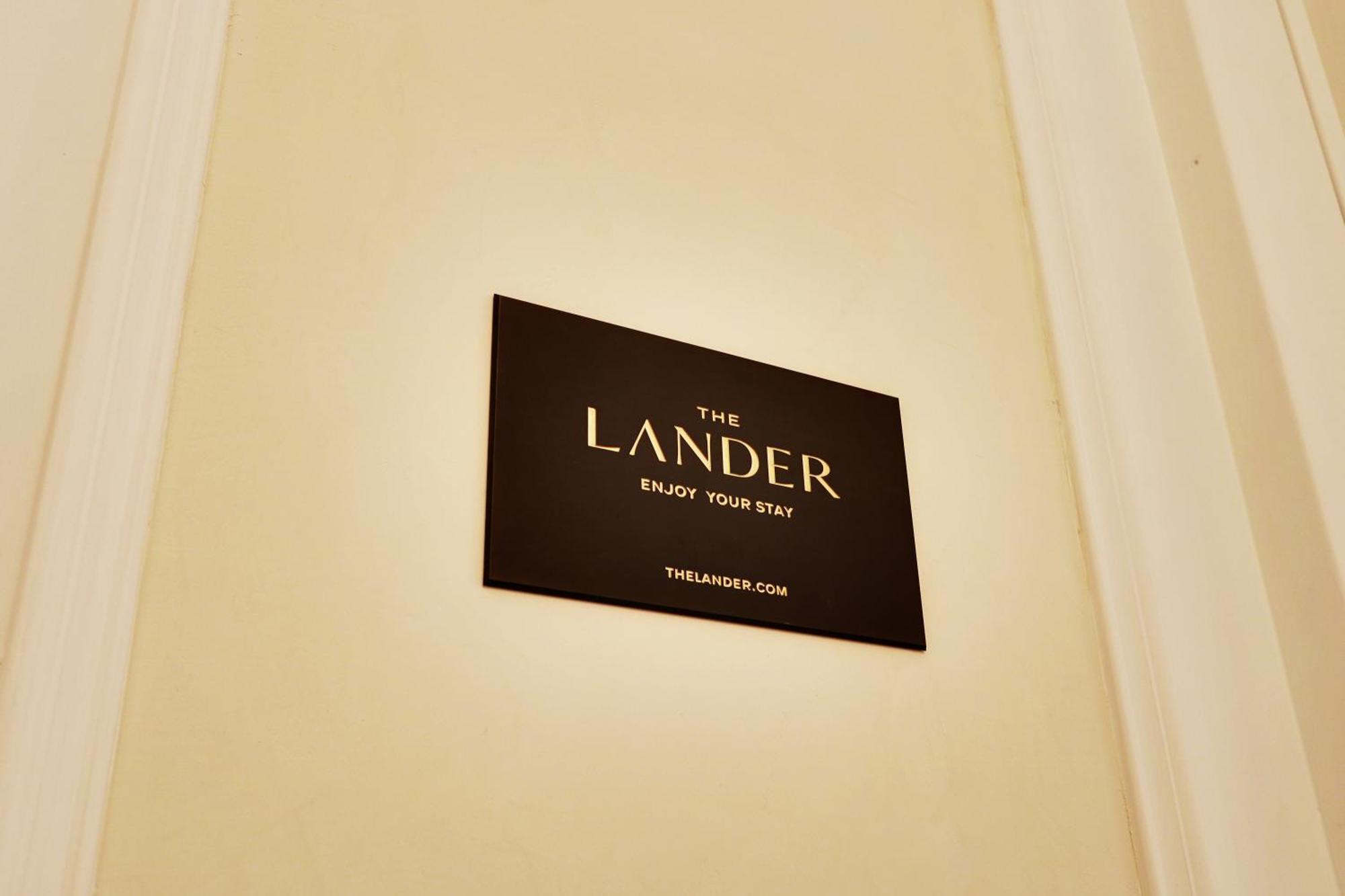 Thelander - Serviced In Louvre Apartment